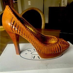 Guess high heels 6.5